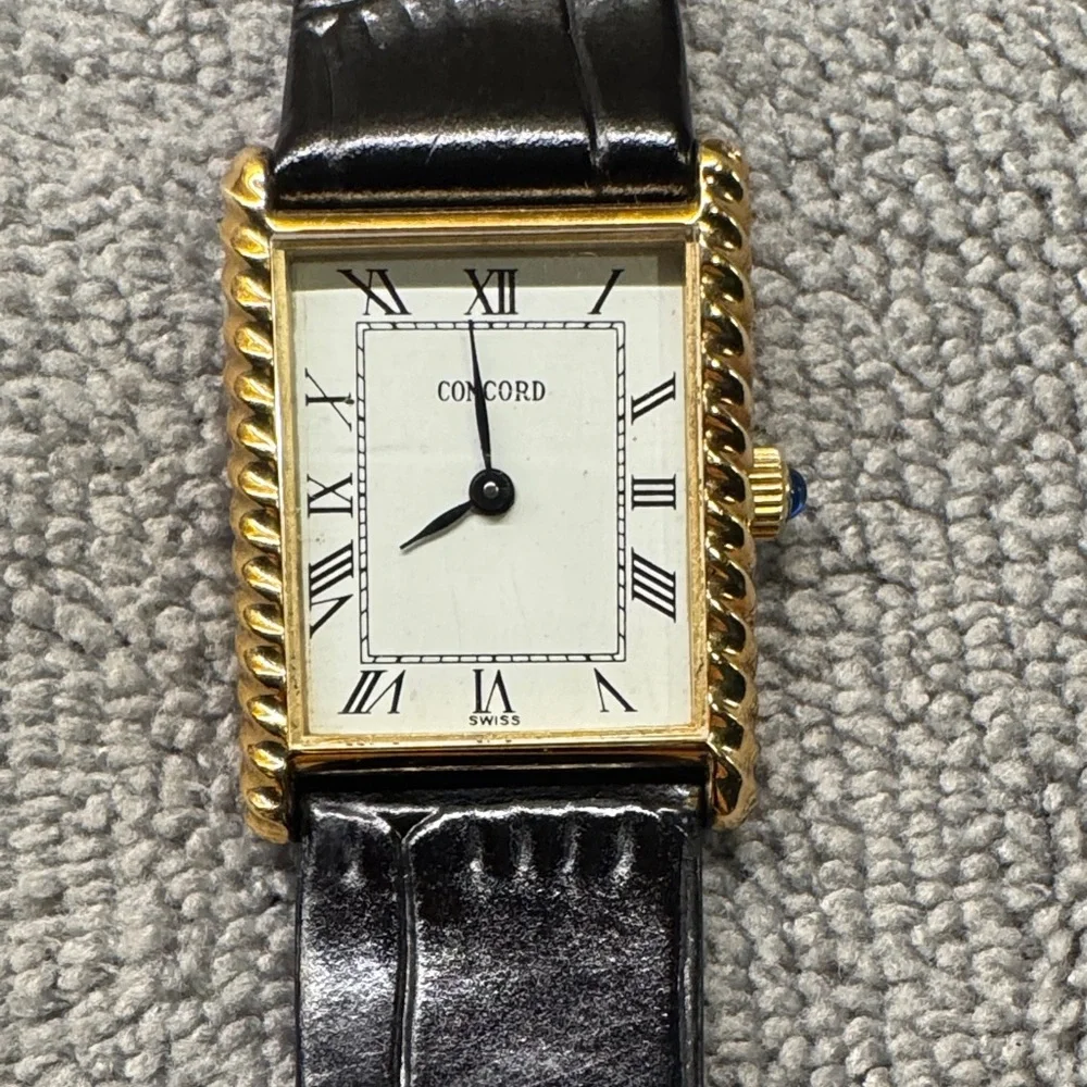 Elegant Black Leather Strap Women's Watch with Gold Rectangular Case - Picture 2 of 4